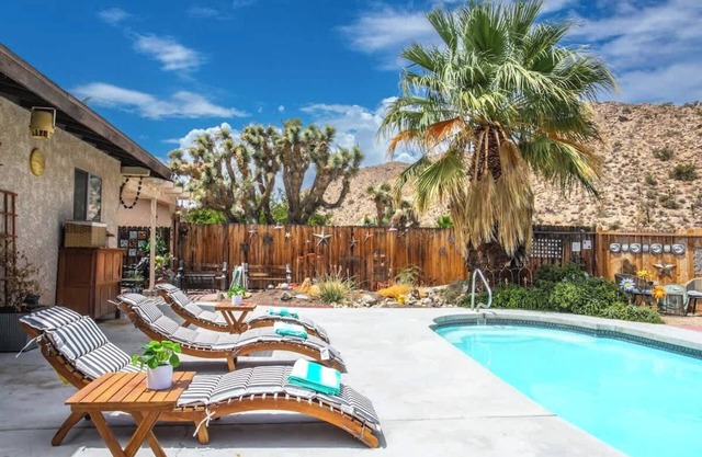 Desert Oasis: 3BR w/Pool, Hot Tub, & Pool Table