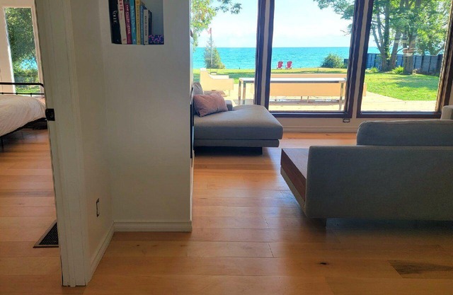 Designer Lakehouse in the Heart of Wellington; acre of land; 125ft of Waterfront