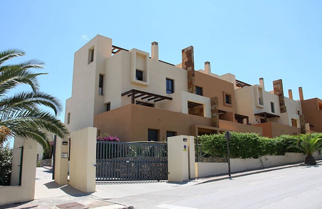 DESIGN DUPLEX A FEW METERS FROM THE DEPARTURE TEE AND THE CLUB HOUSE