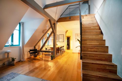 Design Studio in Hinterhof-Remise