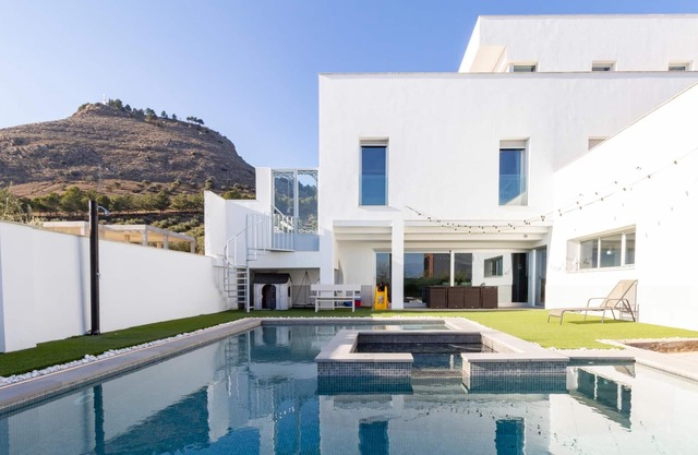 Design villa with garden, pool and fantastic views