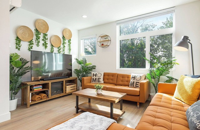 Designer 3B3B in Capitol Hill Pet Friendly
