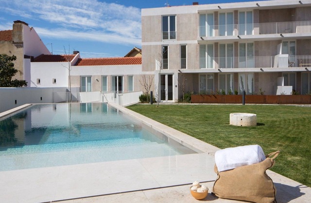 Designer Apartment w/Pool by LovelyStay