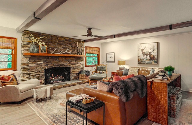 Designer Cabin in Highlands, NC – Luxe Outdoor Living - Pet-Friendly Retreat