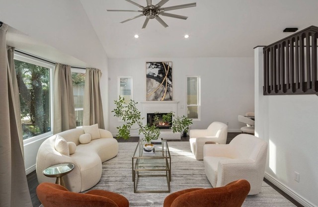 Designer Contemporary | 5 Bedrooms | Heated Pool!