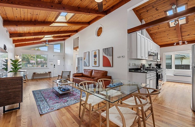 Designer retreat home near Stanford! Luxury, Gym, Peloton, office,Backyard,BBQnn