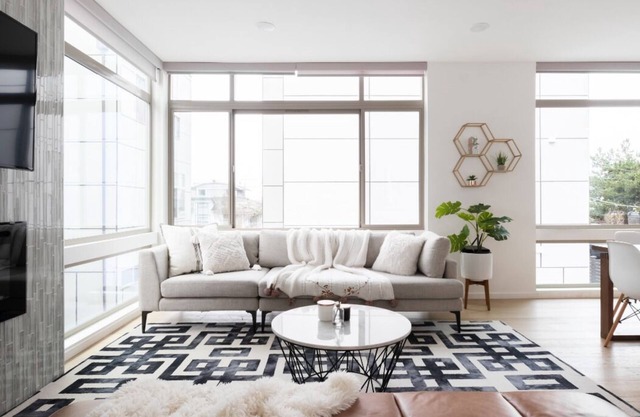 Designer Urban Retreat w/Rooftop Deck & Fireplace