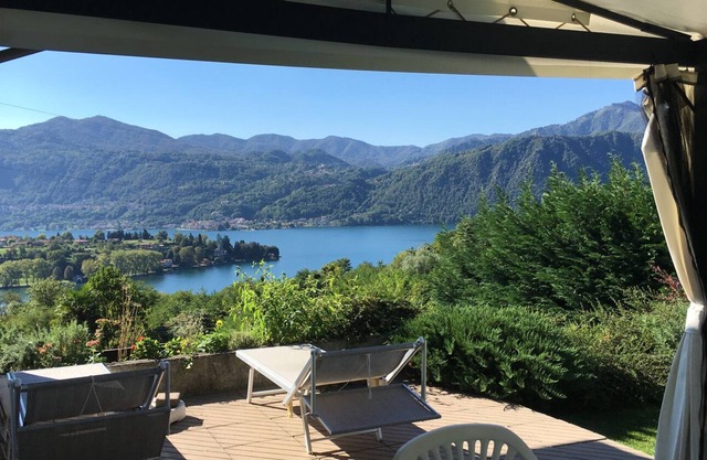 Detached 2½-room house with a gigantic view of the lake