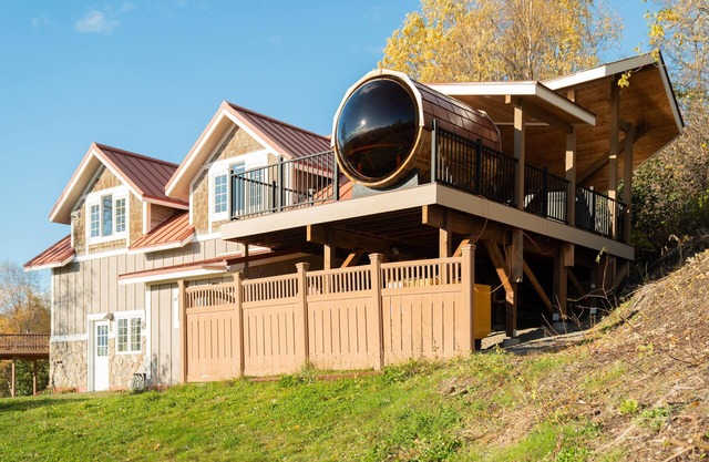 Detached Apartment w/hot-tub & Sauna view overlooking Valley