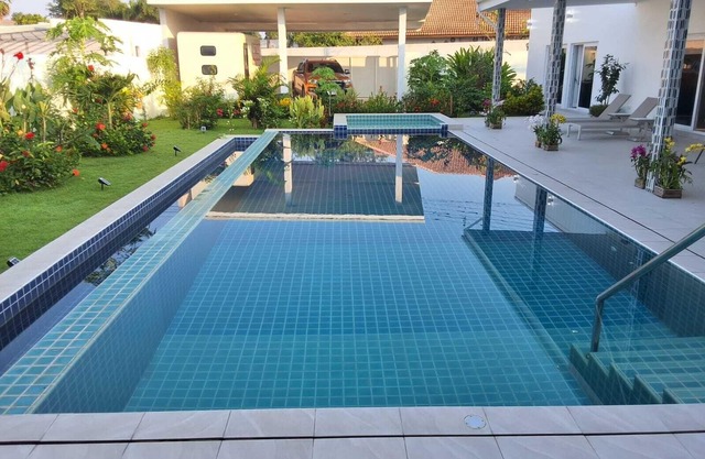 Detached exclusive pool villa, secluded, bars and restaurants. 5 min. by car