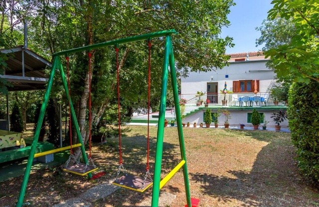 Detached holiday home with parking and BBQ