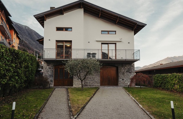 Detached house for a family or couples with stunning views, garden, whirlpool