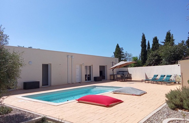 Detached house with private air-conditioned swimming pool pétanque court