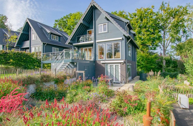 Detached house with great views and garden