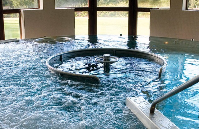 Detached Lodge at Cameron Club on Loch Lomond with Spa