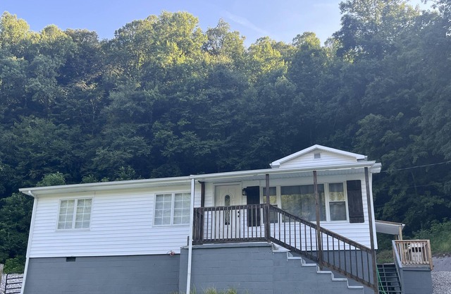 Devil Anse Off Road Lodging Hatfield & McCoy Trail House