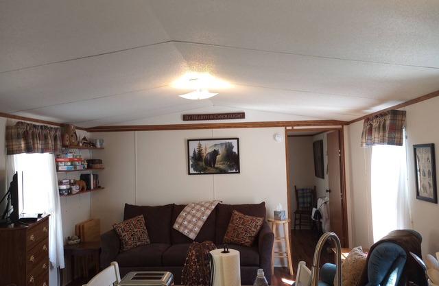 Devine Black Bear Retreat — Cozy Farm Escape with Valley Views & Fire Pit