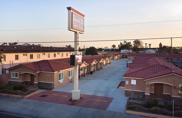 Diamond Bell Inn & Suites