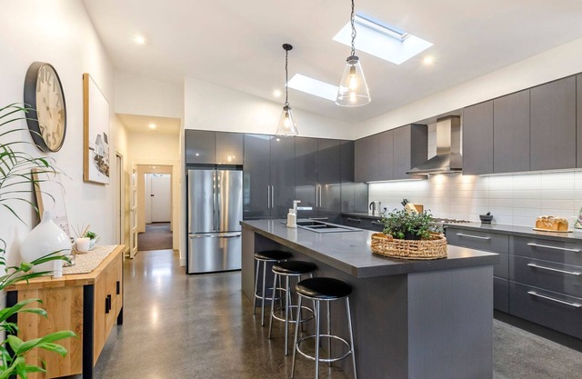 Diana's Place - Centrally located