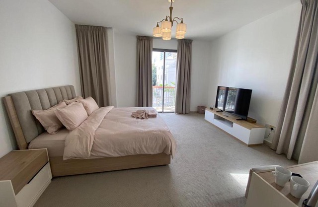 Dinar - villa master bedroom