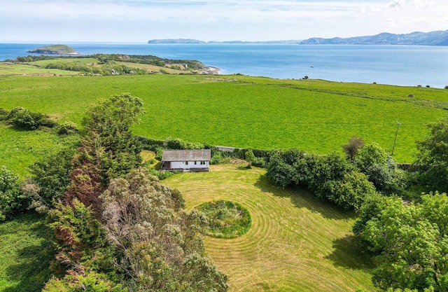 Dinmor - a chalet that sleeps 4 guests in 2 bedrooms