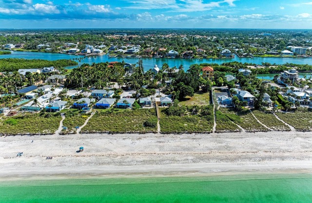 Direct Beachfront Cottage-Casey Key/Nokomis Beach-2 bedrooms