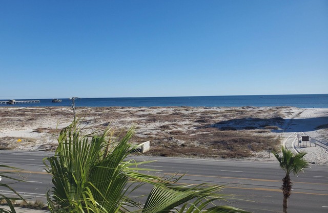Direct Gulf of Mexico Front Condo with Resort Pools & Hot Tubs - Steps to Beach,
