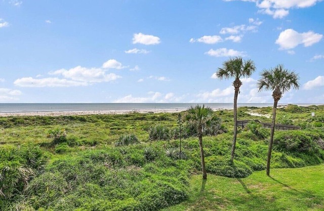 Direct Oceanfront 2BR Suite - Pool & Immediate Beach Access