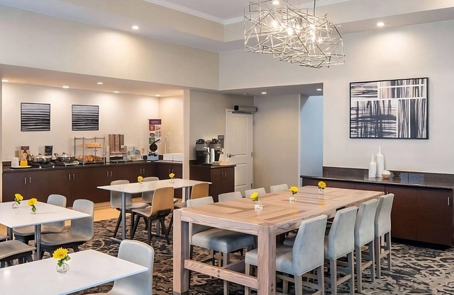 Discover Brentwood & Nashville from your Home Away from Home! Free Breakfast!