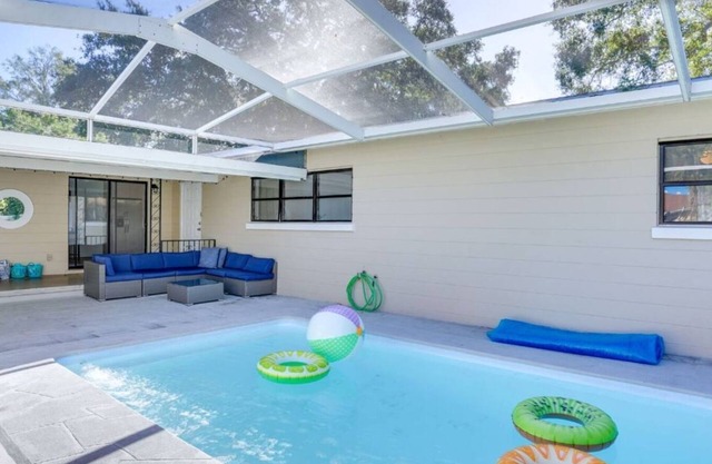 Discover Little Haven, a 3BR/2BA vacation home in Winter Haven with a heated pool, full amenities, and prime location—just 3 miles to LEGOLAND, 30 miles to Disney, and minutes from lakes, scenic trails, and family attractions.