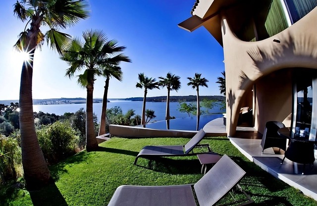 Discover More of Montargil! Private Balcony, Swimming Pool, Free Parking!