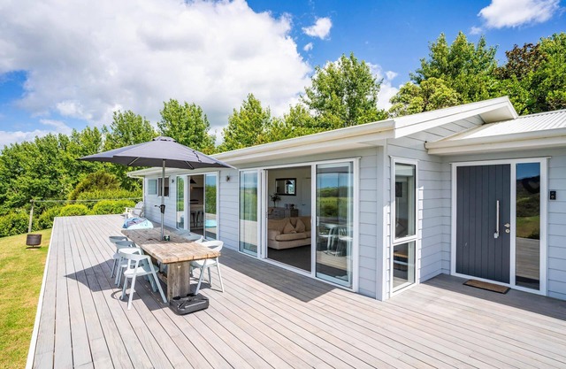 Divinity Olives - Large, stylish, sunny holiday home in a beautiful rural setting