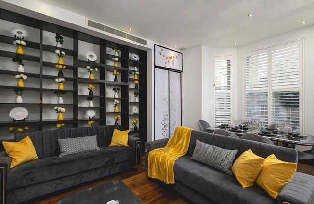 დLUXURY & Spacious Duplex in the Heart of Chelseaდ