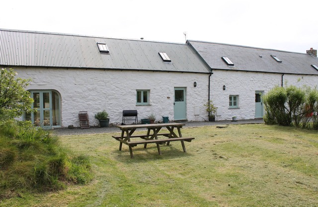 dog friendly 3 bedroom cosy farm cottage