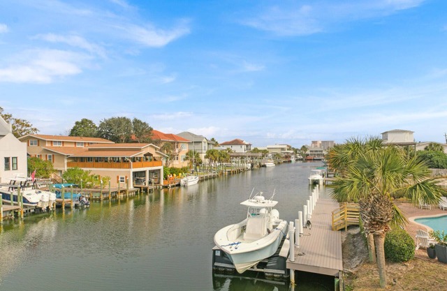 Dog Friendly 5 BR Home across the street from Beach with Boat Dock