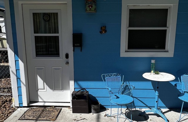 Dog friendly and beautiful waterfront guest house with Amenities