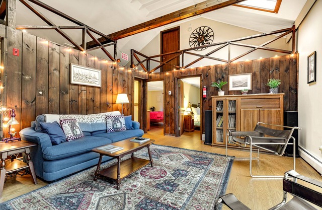 Dog-friendly cabin with forest setting, woodstove & deck - near Killington