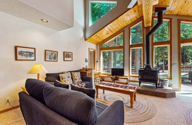 Dog-friendly cabin with pool & hot tub - near hiking/skiing