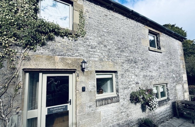 Dog-friendly country cottage for two people