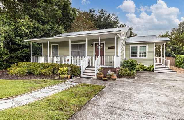 Dog Friendly! Huge Privacy Fenced Backyard! Close to Beaches!