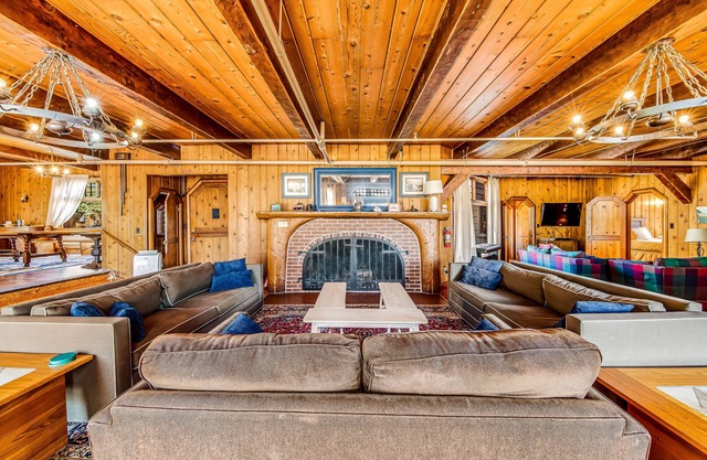Dog-Friendly Home with Sea Views on Little Beach and Half-Mile to the Ocean