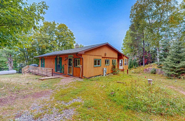 Dog-friendly lakefront home with boat access, deck, fireplace, gas grill, kayaks