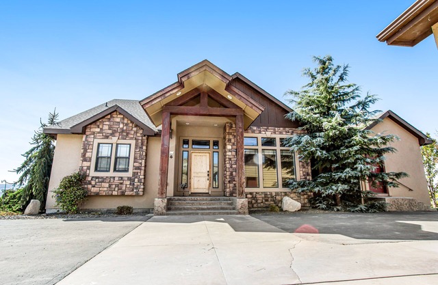 Dog-Friendly Retreat on Vineyard w/Deck, Enclosed Yard & Fast WiFi