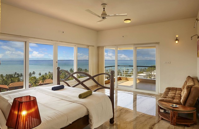 DOLPHIN HEIGHTS, Ocean View Villa With a Private Infinity Pool