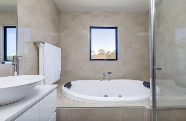 Dolphin Suite at Waters Edge