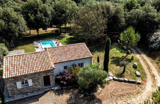 Domaine de Bracciole CORTE, villa with private pool, wooded park 20ha, river