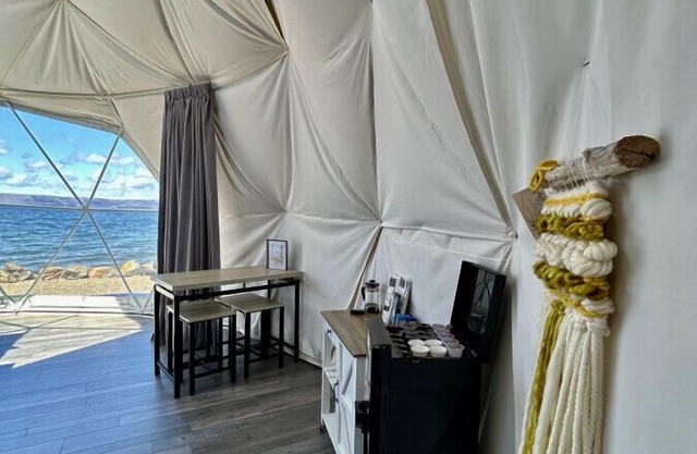 Dome 2 · Luxury Lakeside Dome With Hot Tub