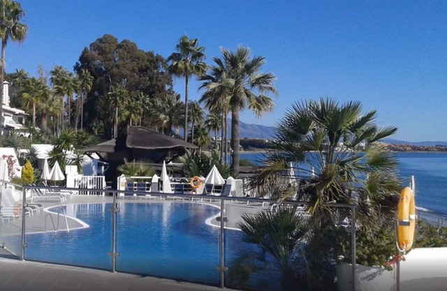 Dominion Beach Ground floor app. with garden 6 people directly by the sea and swimming pool