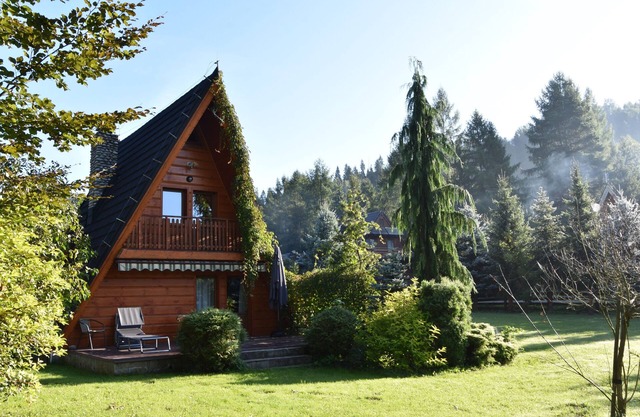 DOMKI JANOSIK-Góralski domek z kominkiem, przyjazny zwierzętom, ogrodzony