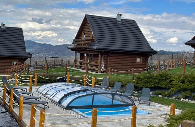 Domki Zagroda Domek z bala z basenem & sauna & balia z hydromasażem
